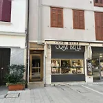 Elite *